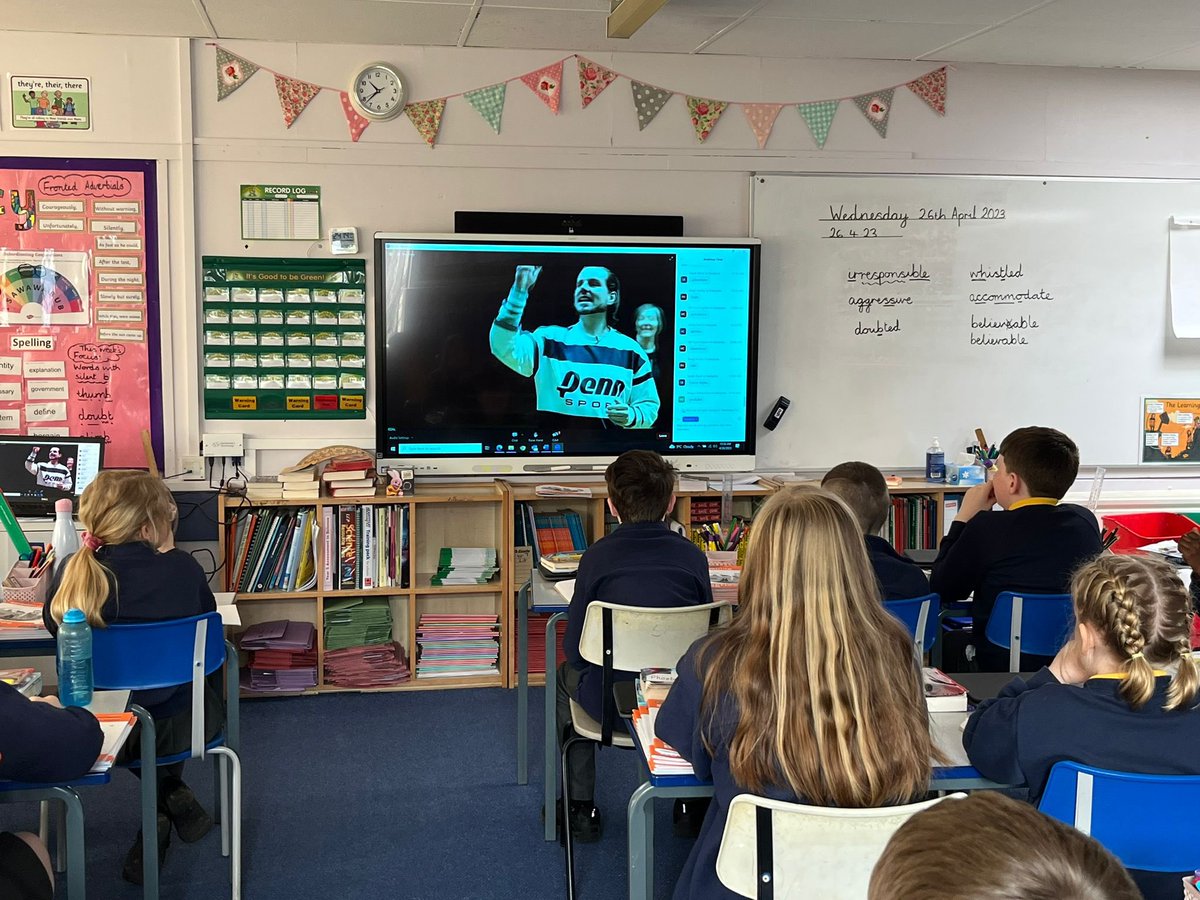 sbcps1's tweet photo. Year 5 were inspired in our interactive freestyle rapper and slam poet session with Rob Bradley!
#cleverwaywithwords
#rhythmicwords
#reasonstowriterhymes https://t.co/4k12QfIpq9