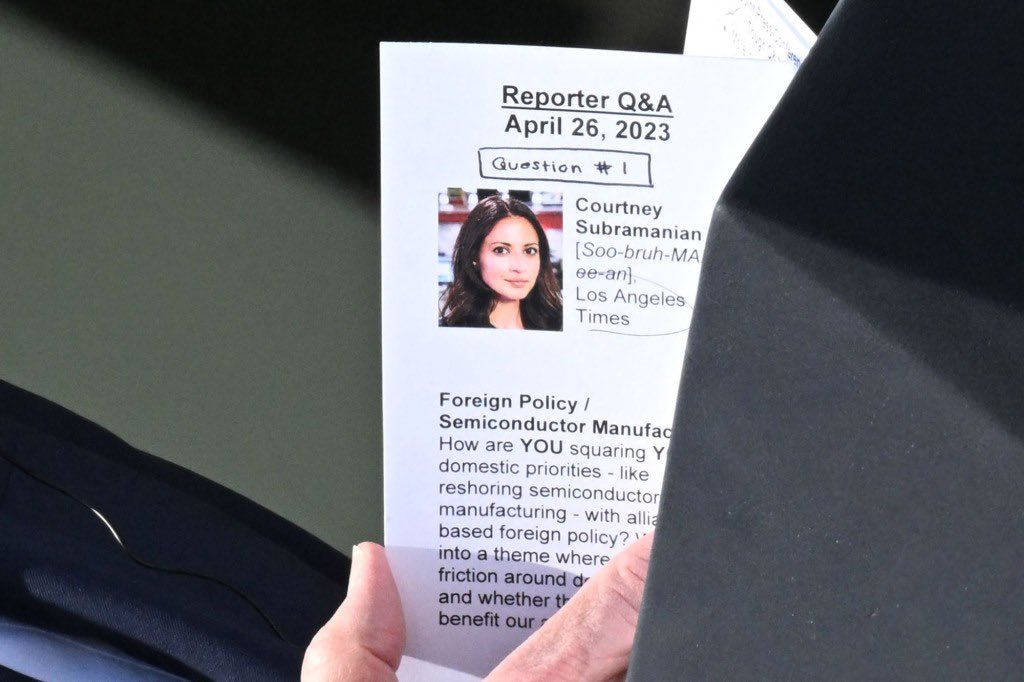 CensoredMen's tweet photo. 🛑 #BREAKING: Joe Biden was seen using a ‘Cheat Sheet’ during a press conference held on Wednesday.
-
The paper clearly shows that Joe Biden had advanced knowledge on the question that was going to be asked by journalist ‘Courtney Subramanian’ 📝 https://t.co/O7gzgOlV8a