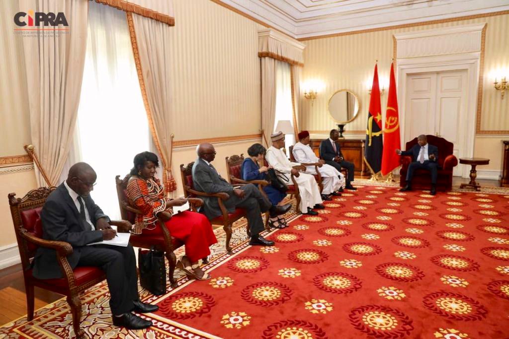 Arrivé le 25/04/23 en fin de journée à Luanda 🇦🇴, SEM <a href="/IssoufouMhm/">Issoufou Mahamadou</a>, Ancien Président du Niger, Président du Panel de Haut Niveau sur la Sécurité et le Développement au Sahel, accompagné des membres du panel, ont été reçus ce 26/04/23 par SEM Joâo Lourenço <a href="/jlprdeangola/">João Lourenço</a>. 
<a href="/UN/">United Nations</a>