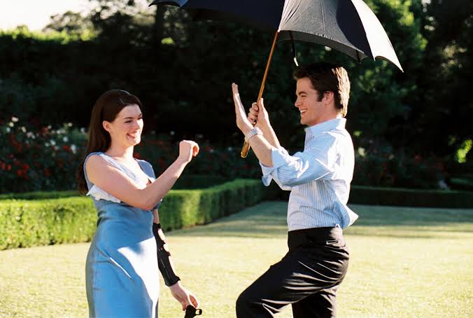 chris pine and anne hathaway filming 'the princess diaries: royal engagement', 2004