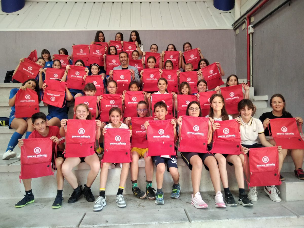ADAlcorconFSF's tweet photo. PATROCINADOR |

Gracias a nuestro patrocinador @milenioinmo , por su colaboración y detalle a toda nuestra base. 

Muchas gracias a José María Alfaro por la visita a nuestro Santo Domingo. 💛

#CorazónAmarillo https://t.co/JQ5ZTUn75W