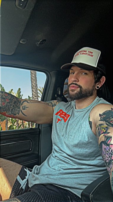 YEEE YEEE https://t.co/IhS6oJQPEY