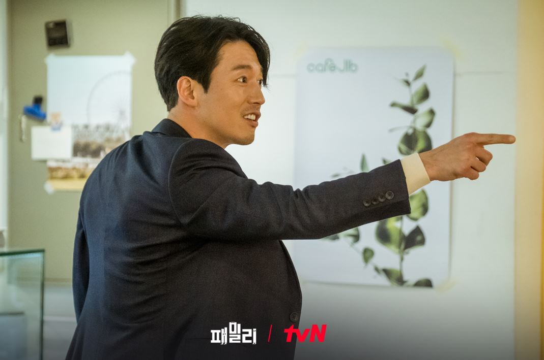 kikikanata's tweet photo. More #family pics at https://t.co/O6VZPCSRkU    #JangHyuk https://t.co/iry5LhDDG6