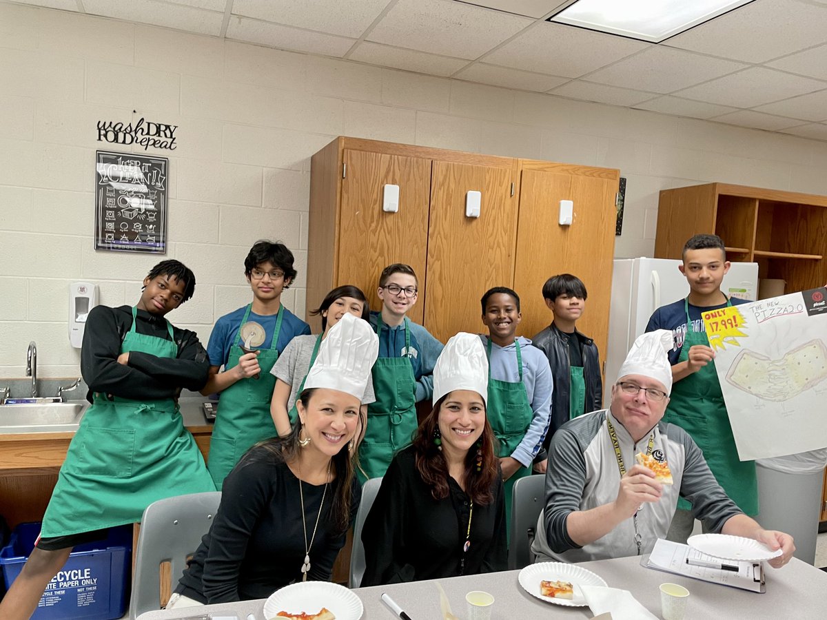 viviennewoon's tweet photo. FACS 7 has successfully marketed and produced their pizza creations! Many thanks to our celebrity teacher judges who tirelessly tasted and asked great reflective questions! @MrPStrunk @mrs_mariapowers @ms_smorodin @JohnOBr89300095 
Dr. Fisher, Ms. Arora, Ms. Dober, Mr. Ollison https://t.co/0wdAmOt7n3