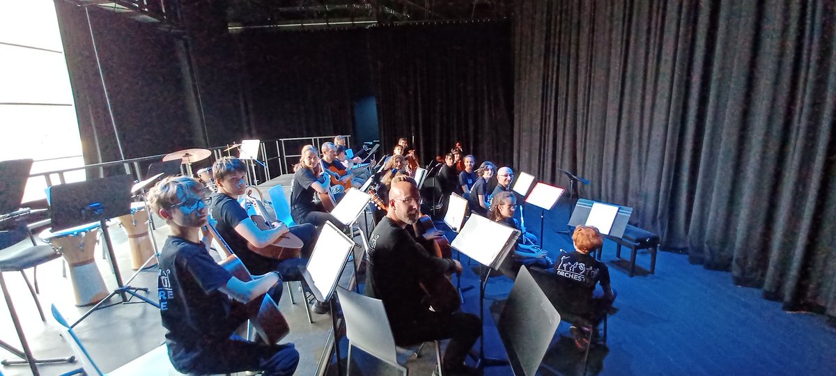 JeFCourtes's tweet photo. Exigence, concentration et précision, les élèves des classes @Orchestreecole d'Allassac et Objat ont beaucoup appris aujourd'hui. 🙏🏼au @festivalVezere. 🙏🏼@ Marianne Blayau et @Dianemdin d'être venues nous soutenir. @DurandC42166305 @CDrucker_Godard https://t.co/7C1GiaGYHz