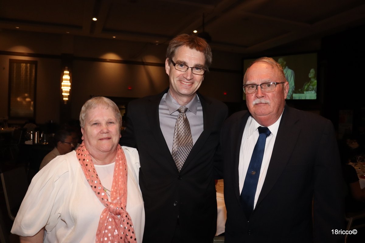 needpgh's tweet photo. NEED WOULD LIKE TO CONGRATULATE MR. JOSEPH HERZING ON RECEIVING THE THE EDUCATION VANGUARD AWARD AT NEED'S 60TH ANNUAL SCHOLARSHIP DINNER... CONGRATULATIONS!!!

#NEEDLD #NEED #NEEDSCHOLARS #NEEDDINNER2023 #NEEDSCHOLARSHIPDINNER #18RICCO #SUPPORTNEEDLD #NEEDS60THDINNER #NEEDS60TH https://t.co/nV7fyEPtJs