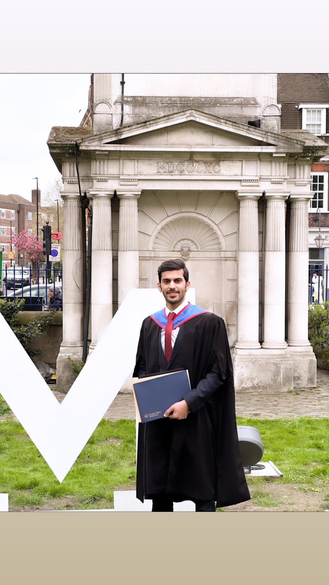 "وما بعد الصبر ، إلا الفرج.."

الحمدلله الذي بنعمته تتم الصالحات 
تم بحمدالله تخرجي من جامعة:
 Queen Mary University Of London 
وحصولي على درجه الماجستير بتخصص الهندسة الكهربائية و الإلكترونيات المتقدمة 
اللهم لك الحمد والشكر ❤️