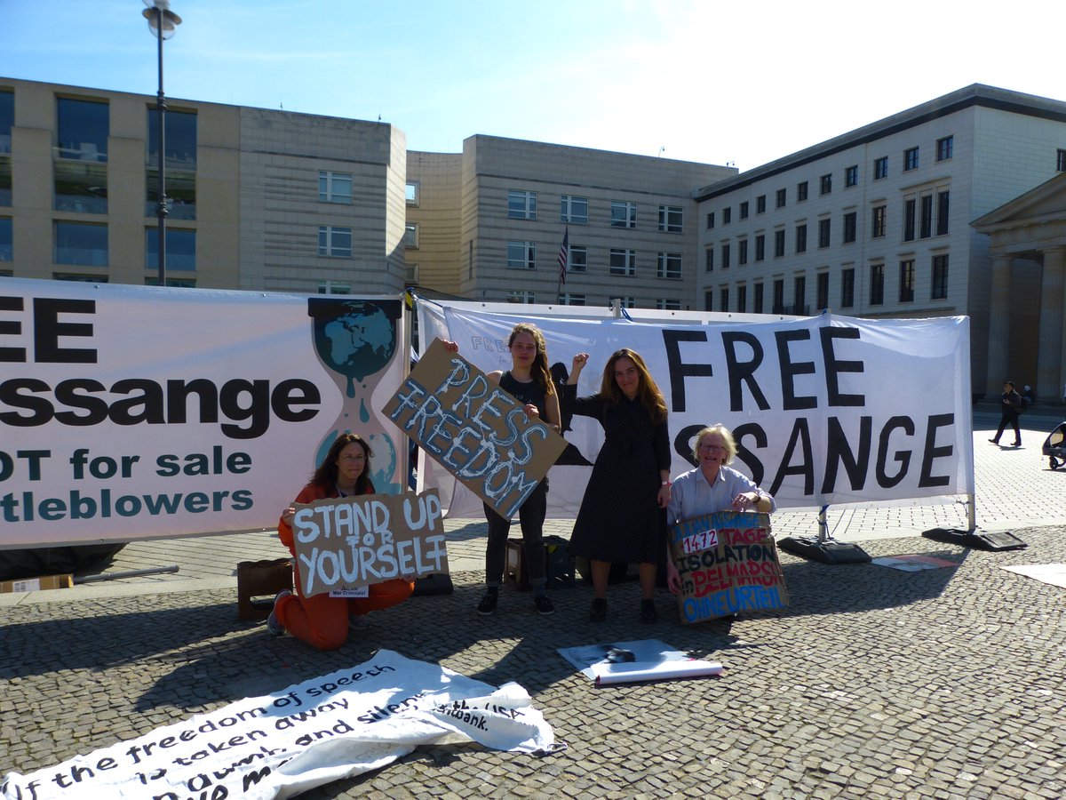 RajaValeska's tweet photo. @Stella_Assange  is fighting for freedom of the press, human rights and democracy. We are infinitely grateful to her. Just as we are grateful to all politicians and all media professionals who are also fighting this battle. And as we are grateful to all citizens who do so. https://t.co/agH8KBg8AT