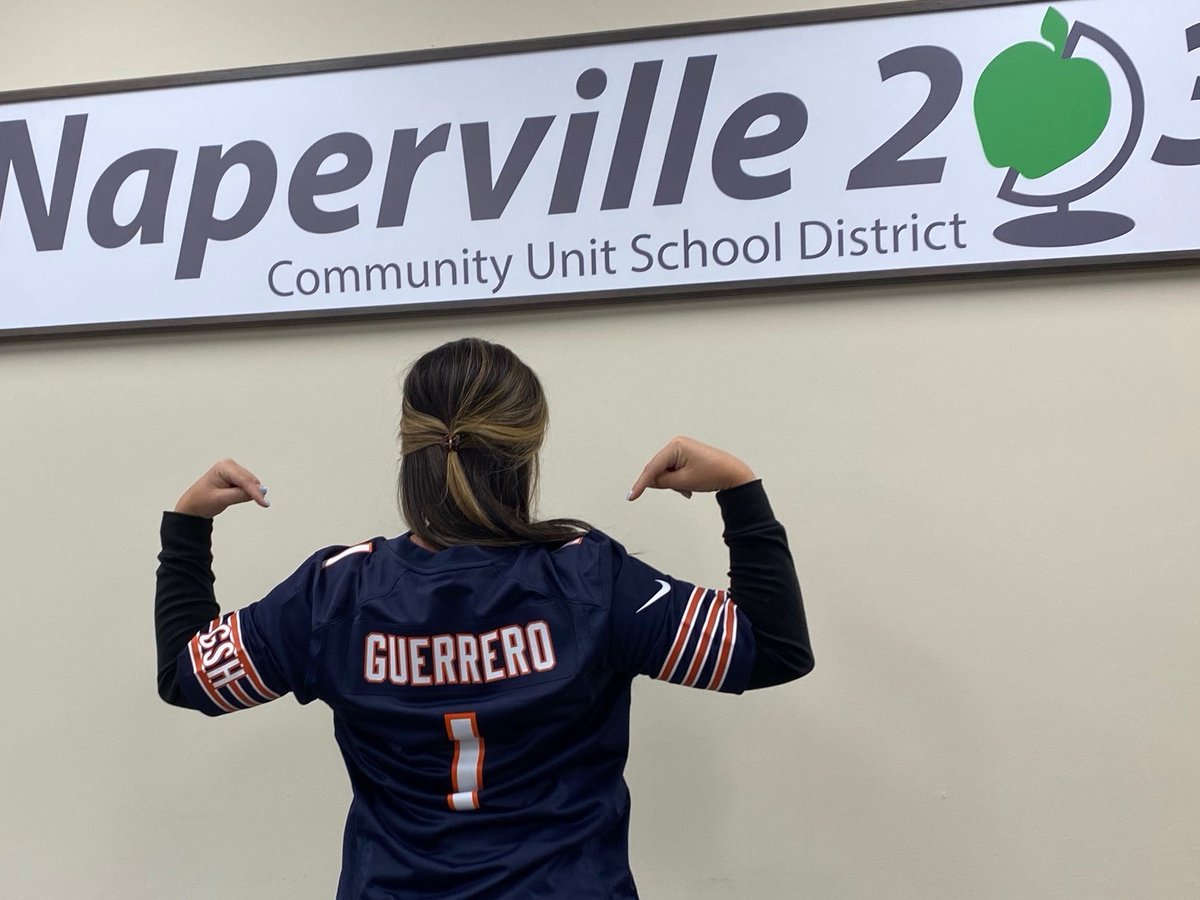 Naperville203's tweet photo. Congratulations to Naperville 203 Dual Language Coordinator Dr. Maribel Guerrero on being recognized as a @ChicagoBears Classroom Legend! The program acknowledges quality educators who go above and beyond!

#PartnersInGrowth https://t.co/lujkife00r