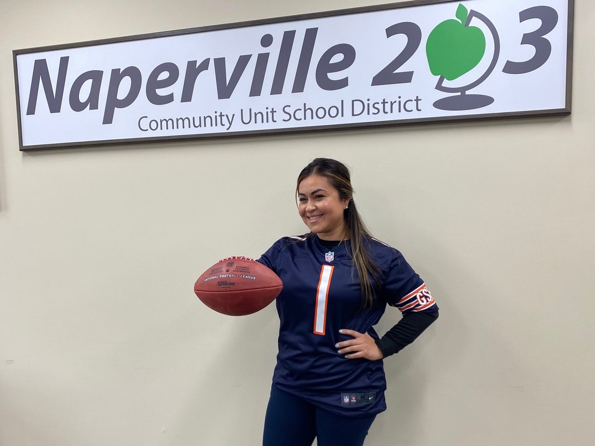 Naperville203's tweet photo. Congratulations to Naperville 203 Dual Language Coordinator Dr. Maribel Guerrero on being recognized as a @ChicagoBears Classroom Legend! The program acknowledges quality educators who go above and beyond!

#PartnersInGrowth https://t.co/lujkife00r