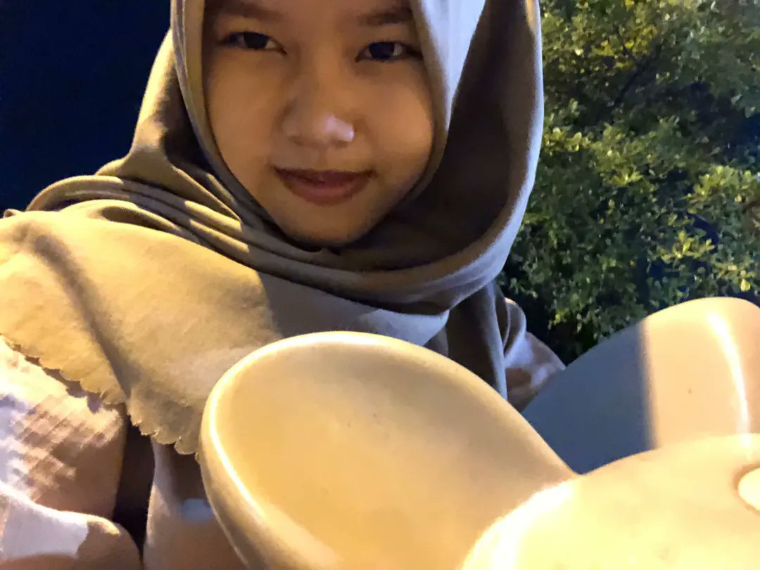 ini apa, gajah apa badak 😞😞 eh hari ini aku happy bgtttt btw :D