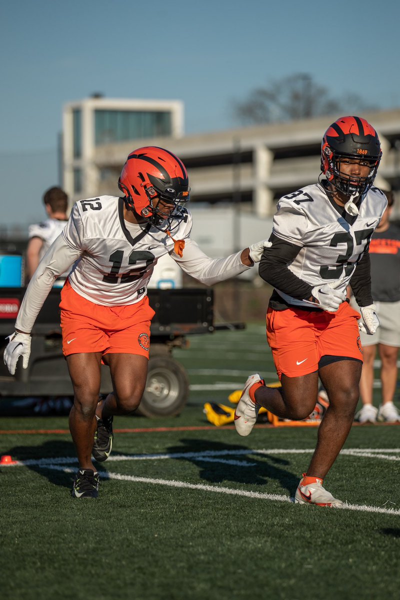 Coach_Mende's tweet photo. Special Teams #CraftyVets in the making #WinTheKeyGround #KUnit https://t.co/8SjHOZqhCM