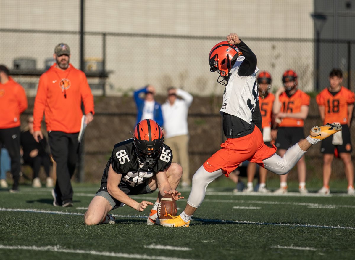 Coach_Mende's tweet photo. Special Teams #CraftyVets in the making #WinTheKeyGround #KUnit https://t.co/8SjHOZqhCM
