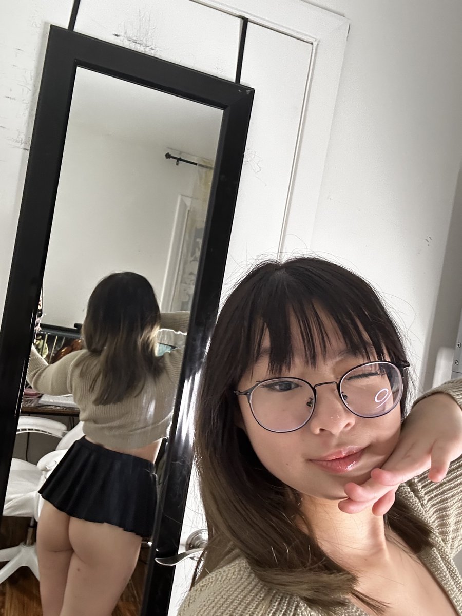 minh_qt2's tweet photo. is my skirt too short? https://t.co/qvW1R3zGkA