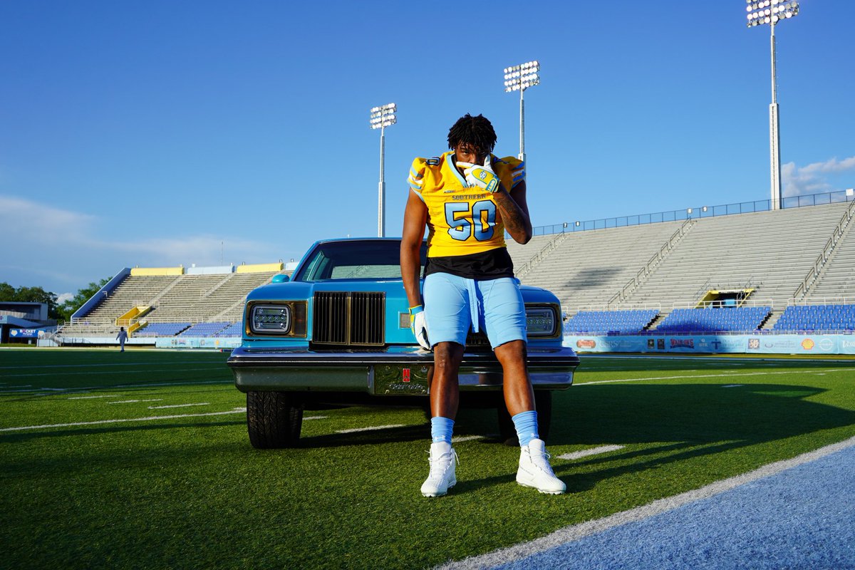 tajesston50's tweet photo. Southern wassgood💛💙@Coach_TMacon @Metcalf79 https://t.co/Q7WfOehMFb