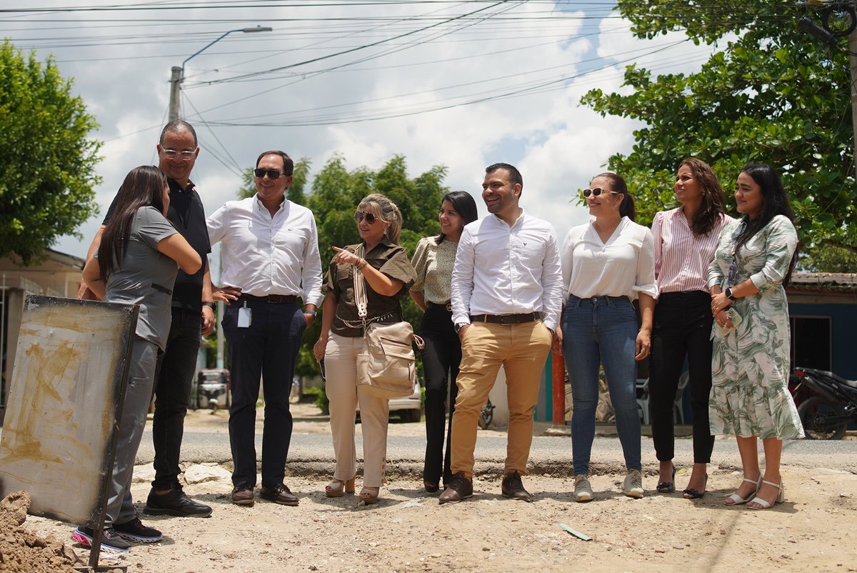 Visitamos con funcionarios de <a href="/Bancolombia/">Bancolombia</a> las obras que estamos haciendo con la operación de crédito. Con estos avances ratificamos la confianza de la banca en las finanzas municipales y que la ejecución de las obras es el principal garante de la buena inversión.