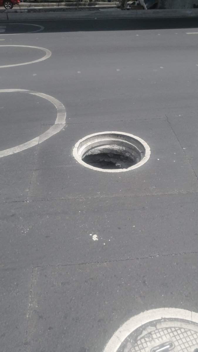 alertabikerof's tweet photo. @SOBSECDMX coladera sin tapa sobre avenida ermita iztapalapa y Reforma Aeronáutica 4437, Reforma Política, Iztapalapa, 09730 Ciudad de México, CDMX https://t.co/3I6BaIuG2w