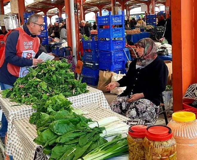 Parti Meclisi üyemiz Aydemir Güler ve milletvekili adayımız Eftal Yıldırım ile Bayramiç'teyiz. 
Seçimde emeğin, bağımsızlığın, laikliğin, sosyalizmin sesini güçlendirmeye çağırıyoruz.
#1oyErdoğanGitsinDiye1oyTKPye 
#TKPGelirHerŞeyDeğişir 
#OylarTKPye