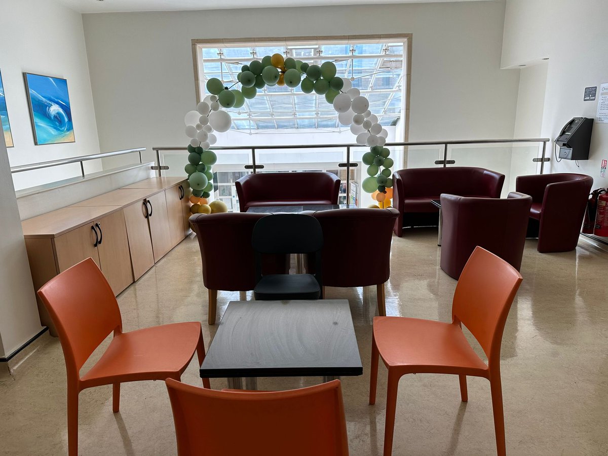 WMS_Wellbeing's tweet photo. Thank you again @UCLHCancerFund for sponsoring today’s Tea at Three initiative and glad to see you @DavidCancerFund and #Tori!
And for UCLH Wellbeing Team for providing the ‘roving massage’ @jane8keep 
#SPWS team for providing the VRelax.
#StressAwarenessMonth @uclh https://t.co/J5LbvUwdGG