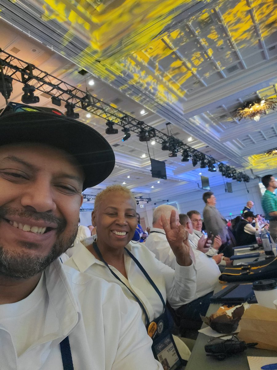 agonzalez240's tweet photo. @UFCW @UFCWCanada #UnitedLatinos #UnionStrong #BuildingABetterLife #UFCWLOCAL2 estamos aqui para buscar mejorar la vida de nuestros hermanos y hermanas de la #UFCW because that's what we do, #BuildingABetterLife 💪🏾 https://t.co/Ec3LbSm0dG