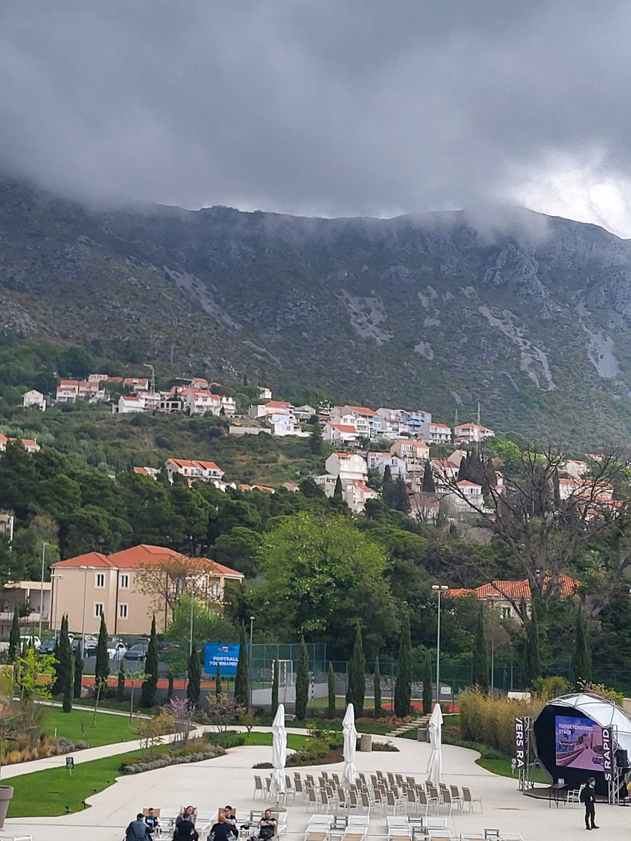 Scruncho_Speak's tweet image. It was brought to my attention that one of the pictures I took at #rebootdevelop has captured this strangeness phenomena.

WHO ARE YOU, IM SCARED.

This is not photoshopped 😭😭