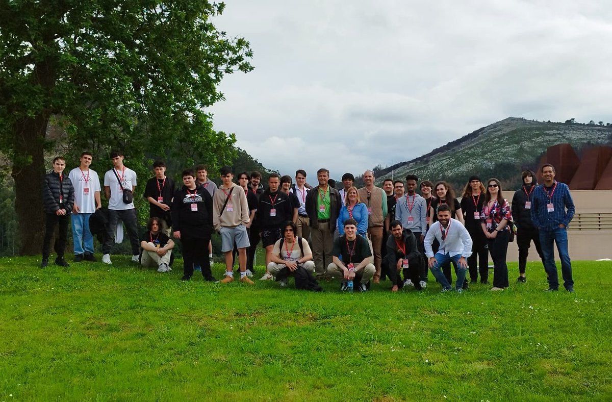 Visita del alumnado de FPB de Informática y Comunicaciones, y del CFGM de Sistemas Microinfomáticos y Redes al #CPD del <a href="/bancosantander/">Santander</a>