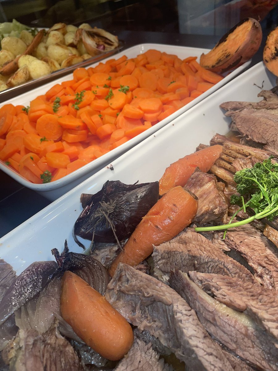 ColinPort1's tweet photo. Hope no one missed out on Roast Wednesday amongst other delights ๐๐๐๐๐๐คฉ
#loveroastbeef #yorkshirepudding๐ฅฐ๐คฉ @McrAcademy @UltCaterlink
#feedbackisalwayswelcome #caterlink https://t.co/5TgnJ9m89R