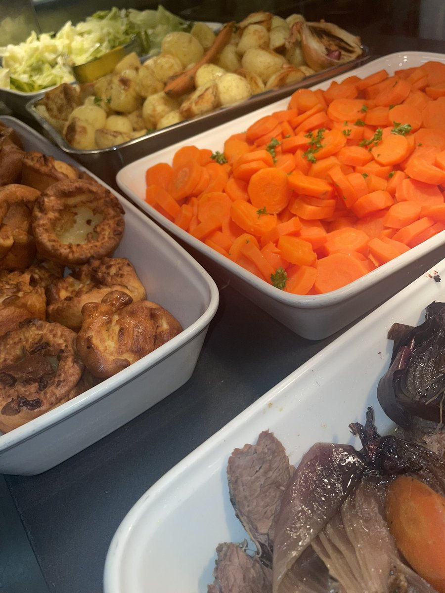 ColinPort1's tweet photo. Hope no one missed out on Roast Wednesday amongst other delights ๐๐๐๐๐๐คฉ
#loveroastbeef #yorkshirepudding๐ฅฐ๐คฉ @McrAcademy @UltCaterlink
#feedbackisalwayswelcome #caterlink https://t.co/5TgnJ9m89R