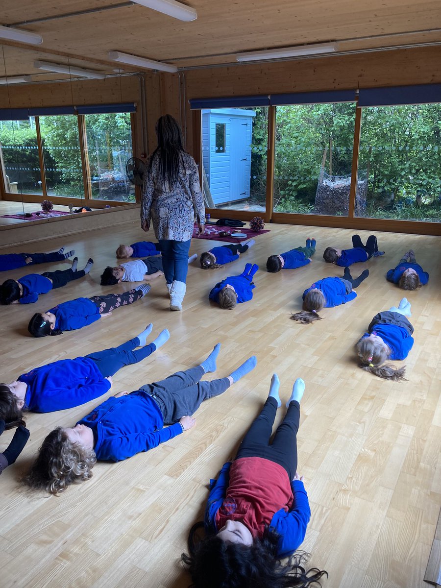 BrandlehowSch's tweet photo. Peaceful yet powerful - meditation and mindfulness with @barrijayne @emeraldtorrus today for our young people. 
You created a lovely environment for this within our existing space. 
Some of the adults certainly enjoyed it too! 
Thank you 🙏🏾🙏🏼🙏🏿🙏🏻🙏🏽 https://t.co/wWLuUNstAF