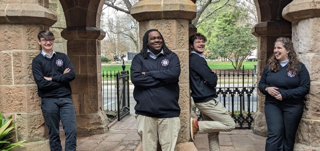 We are SO PROUD of our majors! 😁🙌🎉 Check out this story--written by #EnglishMajor Ashley Rich--on (double major) Brandon Richmond's #summerscholars project: he drafted a complete NOVEL under @DuffusMatthew's mentorship!
#GardnerWebb #amwritingfantasy
gardner-webb.edu/news/summer-sc…