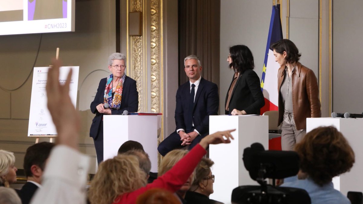 gdarrieussecq's tweet photo. Tous les membres du Gouvernement d’@Elisabeth_Borne ont d’inscrit dans leur feuille de route le respect des droits des personnes en situation de handicap. ✍🏻

Concrètement, cela signifie que chaque ministre est concerné. La présence de tous aujourd’hui est importante. #CNH2023 https://t.co/BHwcSFPdhS