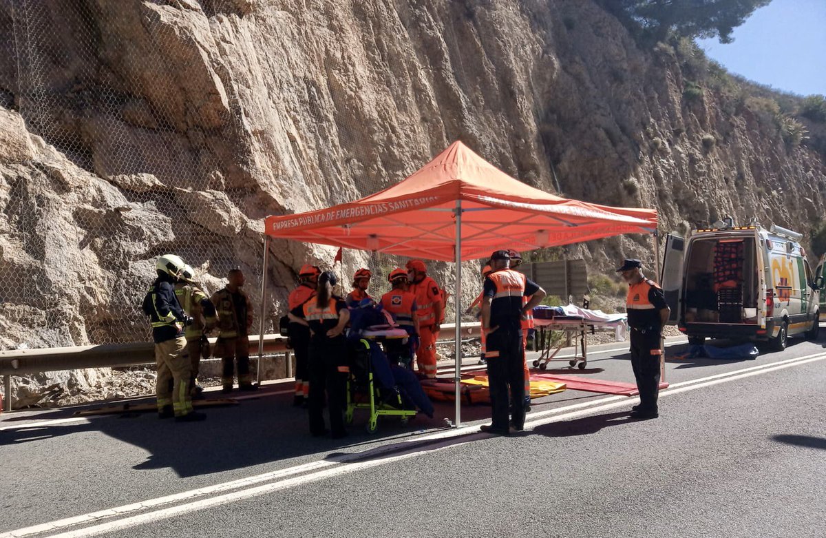 Asvogra's tweet photo. Imágenes del simulacro de accidente de tráfico con incendio de un vehículo en el túnel de CERRO GORDO, en la ctra #N340 a su paso por #AlmuñécarLaHerradura. 
Han intervenido @guardiacivil , @mitmagob , @BomberAlmunecar , @Ces061Granada #SUAP
#ATEMP @E112Andalucia #AVPCAlmuñecar https://t.co/9Q7be8Yo2w