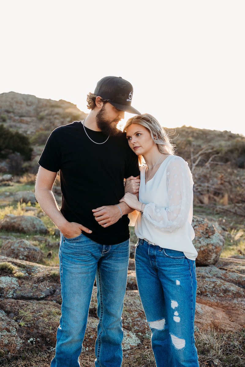 Taylor_Dungan's tweet photo. just love everything about these and this man 🤍⛰️ https://t.co/CHywOFQtlB