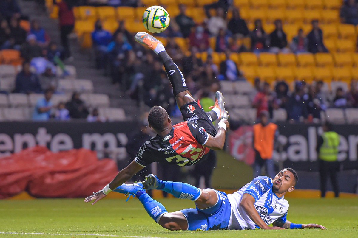 ManuelVils's tweet photo. Este es el hilo de los 35 goles de Julián Quiñones para el Atlas en video ⚽️🎥

Lo pidieron y aquí lo tienen. Ahora dense un tiempo para recordar cada uno de los goles y emocionarse de nuevo 🧵

Si te gusta, da RT 🔴⚫️

@AtlasFC @julian_quiones3 https://t.co/aYzXXhocp3