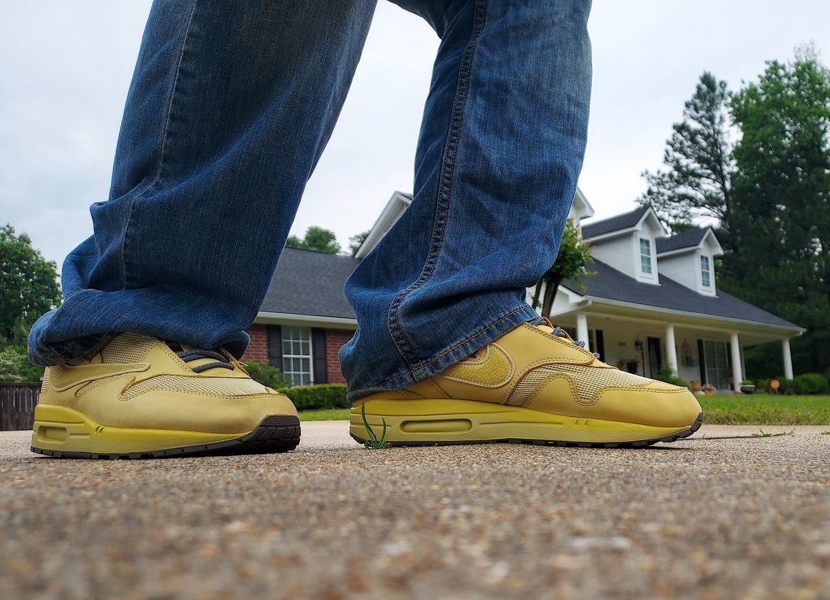 ashbergh's tweet image. I lost out but didn't lose out. #TravisScott #am1 #Nike