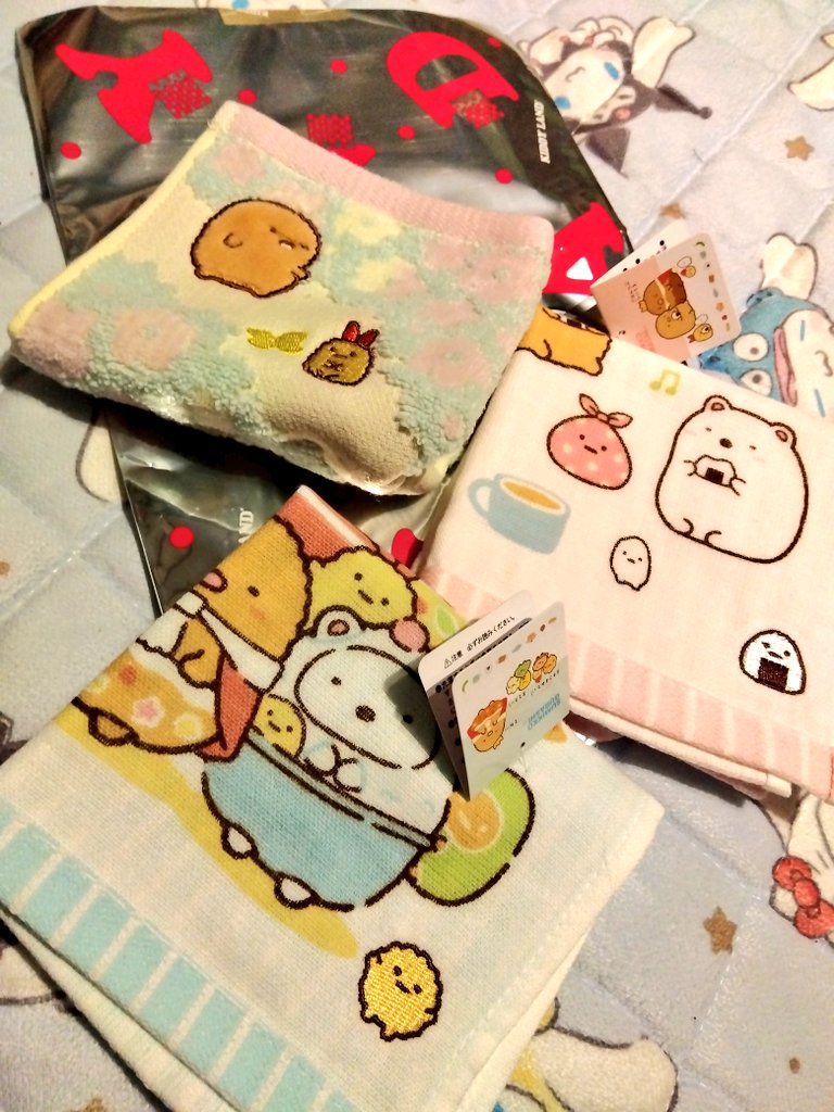 mokorieri's tweet photo. つぶらな瞳👀
ネイリストさんに、誕プレとお土産もろた💅🎁 https://t.co/VIObPxxddy