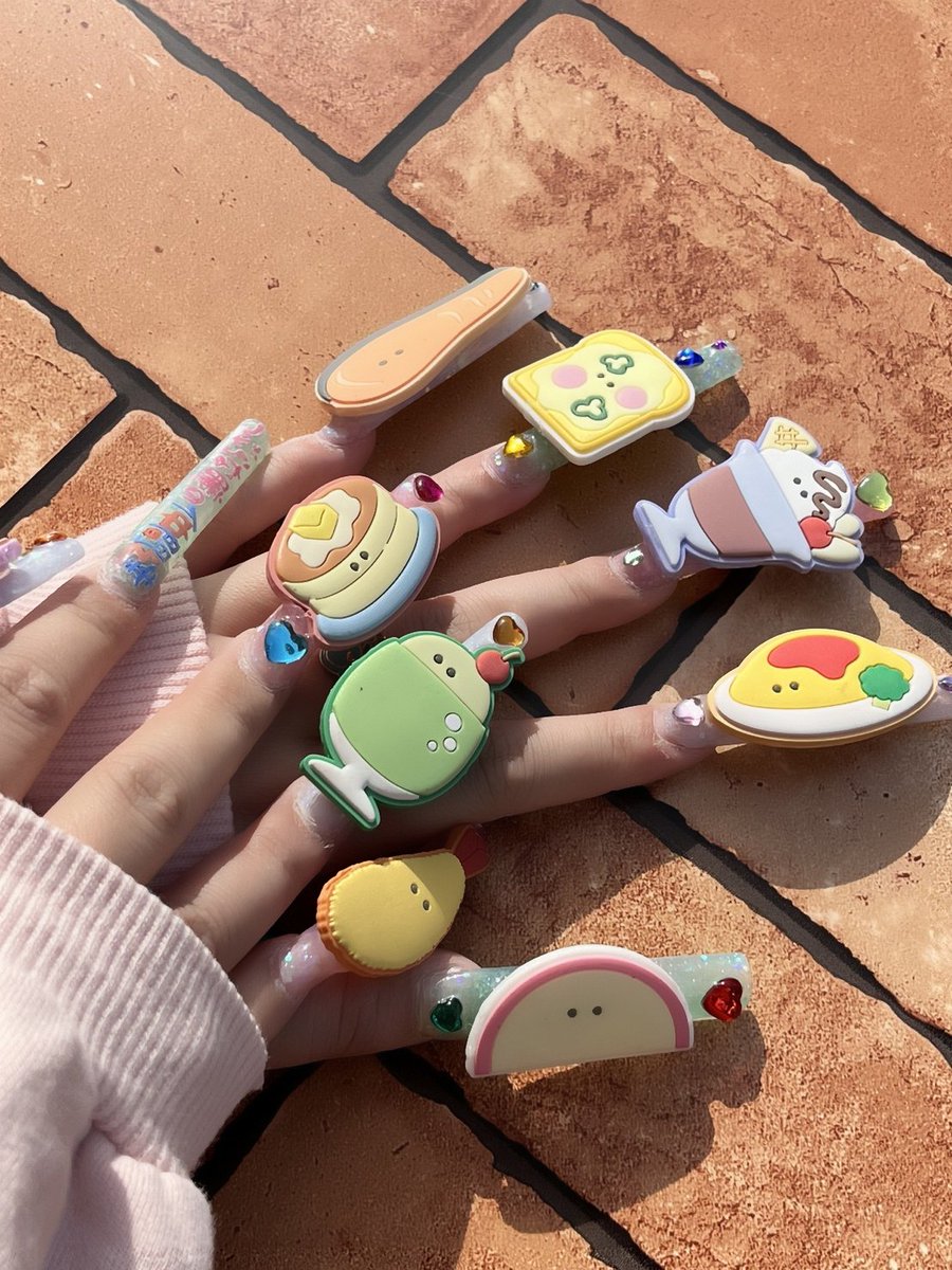 mokorieri's tweet photo. つぶらな瞳👀
ネイリストさんに、誕プレとお土産もろた💅🎁 https://t.co/VIObPxxddy
