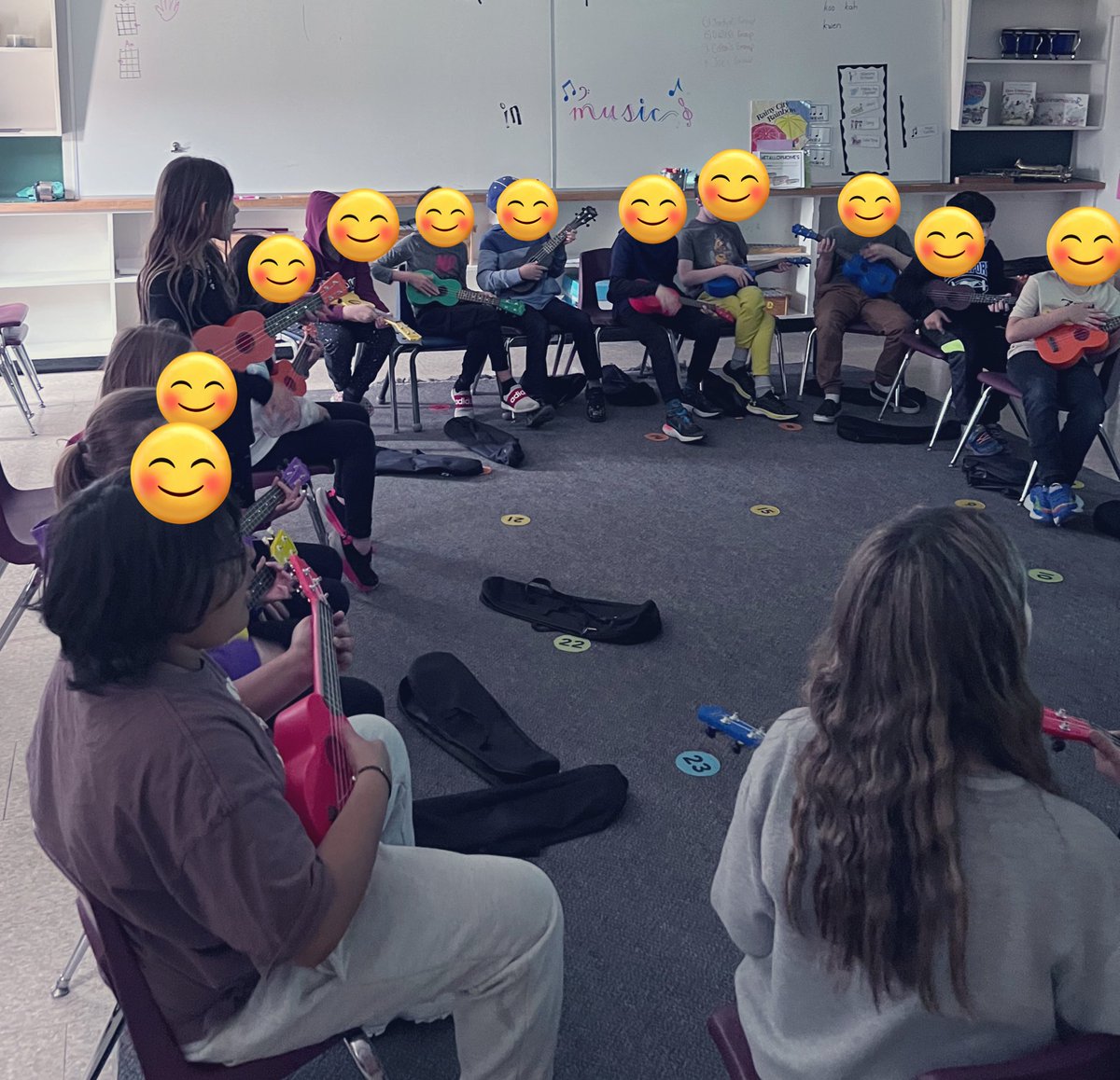 BRPSMusicClass's tweet photo. Ms. Landry’s Grade 4’s are excited to start learning the ukulele in class! Hoping to strum some catchy tunes! 🎶🎸 #ukulele #musicclass #learningnewskills #musicisourmedicine @brpwrdsb https://t.co/8JdmNmWXyR