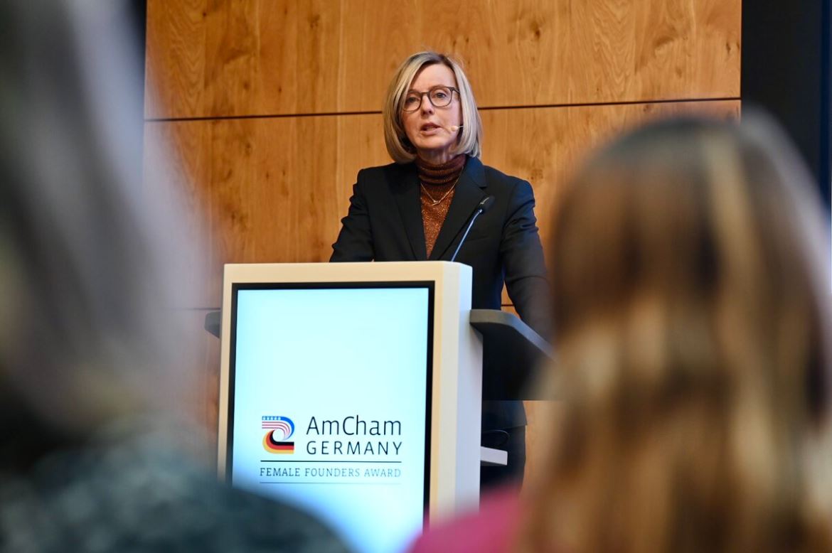 “It is our collective responsibility to create an inclusive   and supportive environment that nurtures and empowers female entrepreneurs to thrive” says #FemaleFoundersAward Patron <a href="/MarianneJanik/">Marianne Janik</a> from   <a href="/MicrosoftDE/">Microsoft Germany</a> during her speech to kick off tonight’s award ceremony.