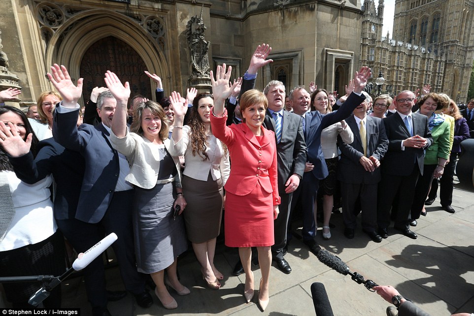snapperup's tweet photo. Flashback to happier times.
This is what First Ministerial visits to rally the troops at WM used to look like.
#changeddays #nevergladconfidentmorningagain https://t.co/jxUUNfhy1h