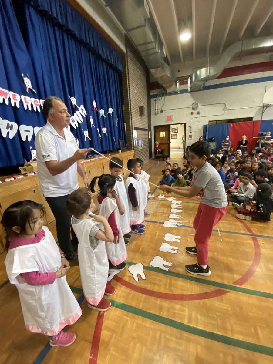 ⁦@WoburnJunior⁩ students learned all about the importance of taking care of our teeth from ⁦@Brushamania⁩. A special thanks to the #ScarboroughRotary for all the toothbrushes and toothpaste.