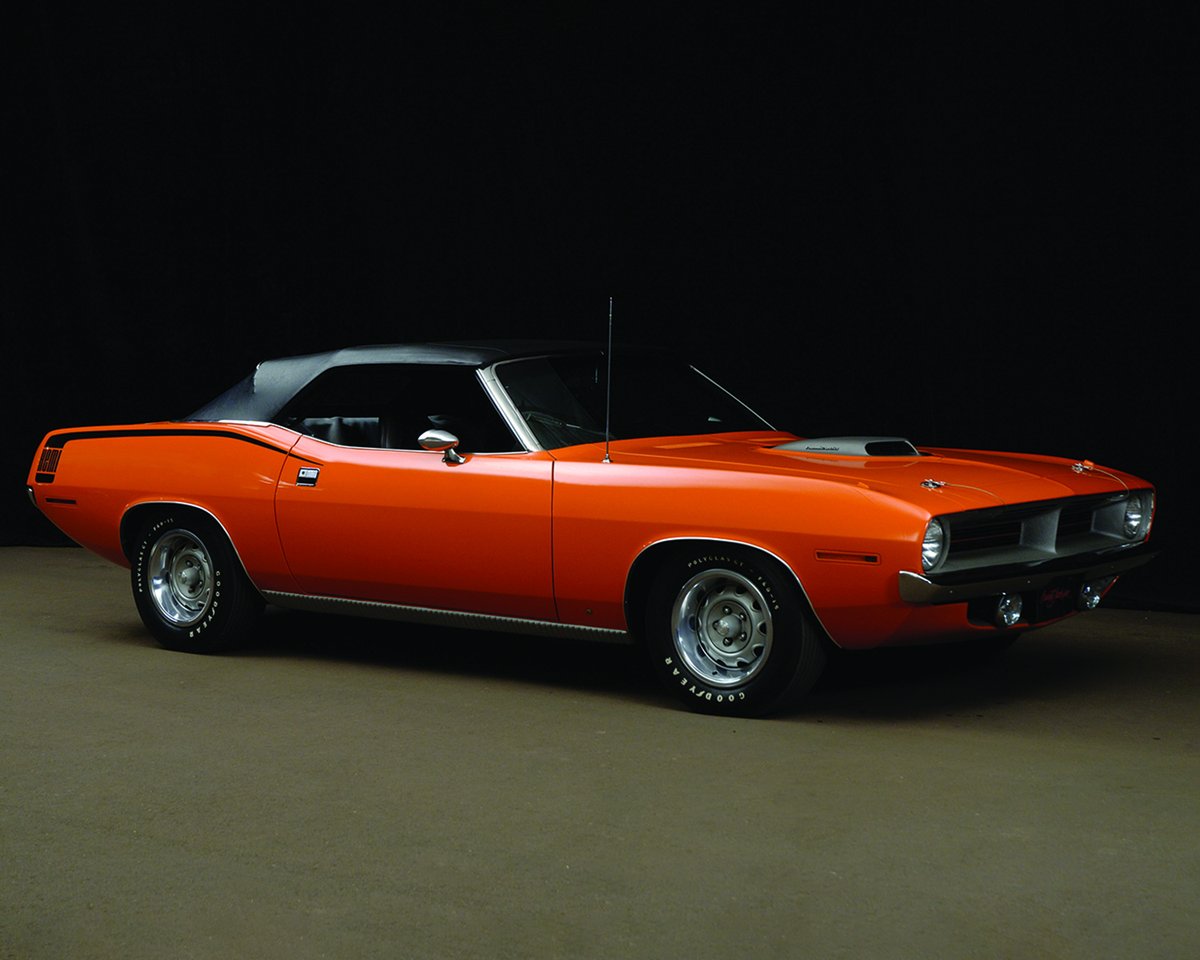 Barrett_Jackson's tweet image. Today is 4-26, so we&apos;re paying tribute to the iconic 426 #HEMIengine that powered the legendary 1970 #Plymouth #HEMI &apos;Cuda. This unstoppable force of raw power and performance helped this #Cuda sell for $2,160,000 at the Scottsdale 35th Anniversary Auction in 2006.