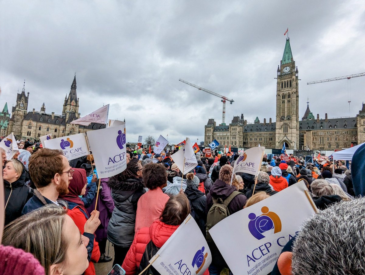 So-so-solidarity!

Reminder - CAPE members are not in a strike position. Members may engage in solidarity actions outside of work hours

#CanLab #PSACstrike #WorkersCantWait