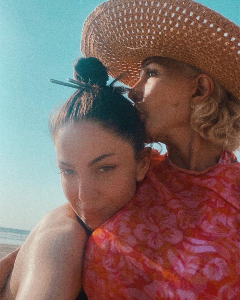 OliviaCollinsMX's tweet photo. Inhalando paz y tomando energía del fuego transmutador del sol 🌅
#VidaCollins #OliviaCollins #Acalulco #descanso #bienmerecido #sol #sunset #playa #amor https://t.co/wwDMEEQTF0