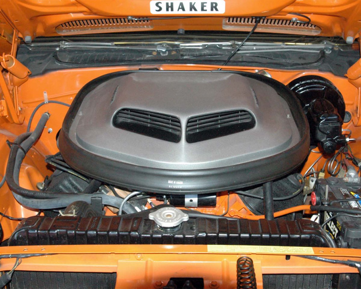 Barrett_Jackson's tweet image. Today is 4-26, so we&apos;re paying tribute to the iconic 426 #HEMIengine that powered the legendary 1970 #Plymouth #HEMI &apos;Cuda. This unstoppable force of raw power and performance helped this #Cuda sell for $2,160,000 at the Scottsdale 35th Anniversary Auction in 2006.