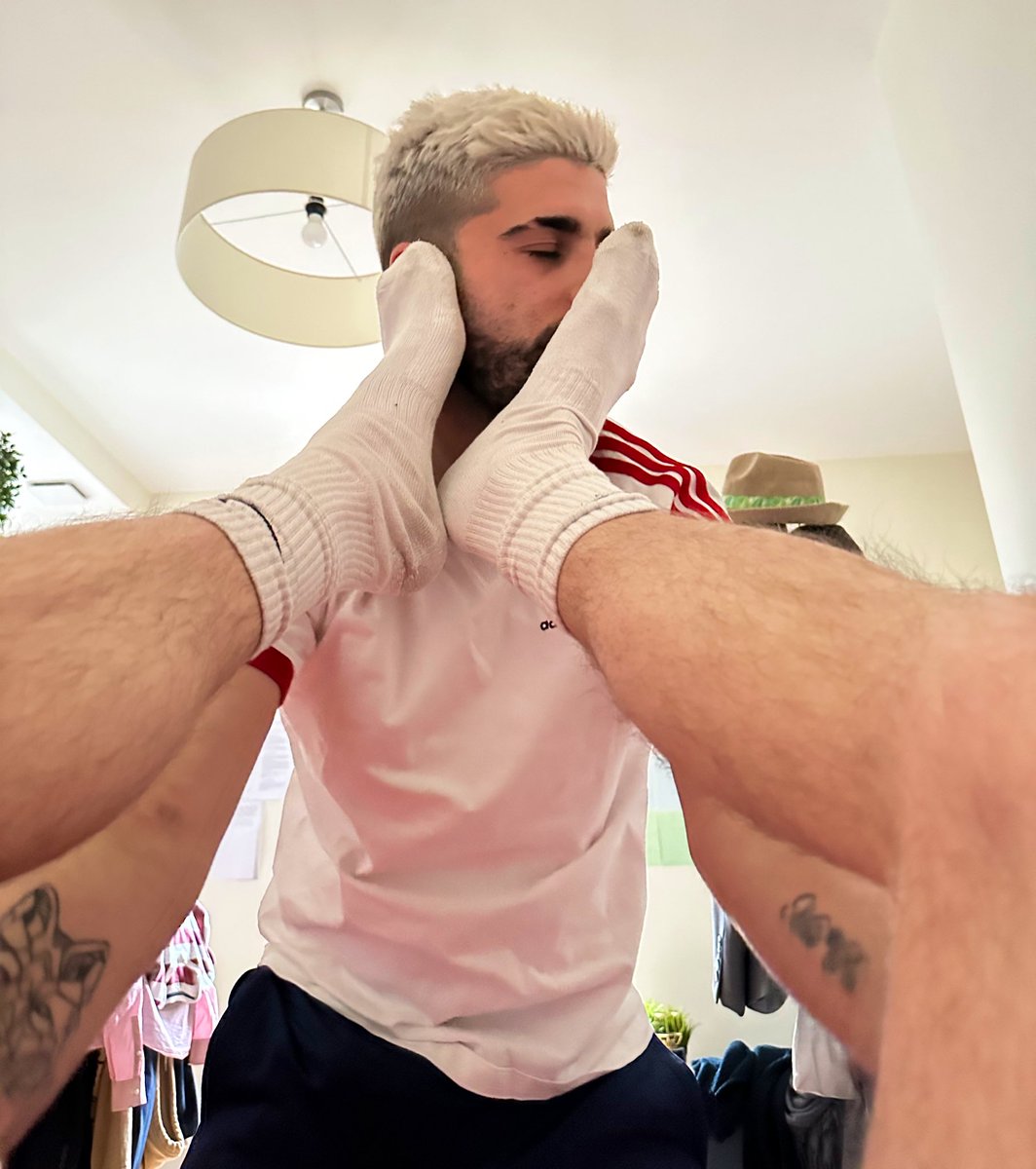 SKINNYBOY2401's tweet photo. ✅ NEW POST ONLYFANS 💦 

PART. 1 - FEET 👣 

New collaboration with beautiful @valentiinn17 to lick my feet !💦🧦

Go to OF to see many photos and videos….when especially when he feasts on my stinky socks !🐶

Let’s go subscribe now -30% !❤️

https://t.co/BfgY7y8apz https://t.co/leFbDVR3rQ