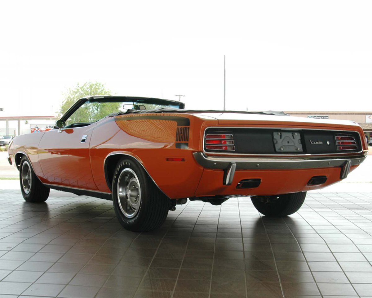 Barrett_Jackson's tweet image. Today is 4-26, so we&apos;re paying tribute to the iconic 426 #HEMIengine that powered the legendary 1970 #Plymouth #HEMI &apos;Cuda. This unstoppable force of raw power and performance helped this #Cuda sell for $2,160,000 at the Scottsdale 35th Anniversary Auction in 2006.