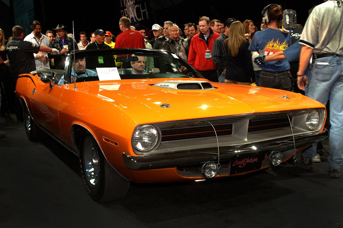Barrett_Jackson's tweet image. Today is 4-26, so we&apos;re paying tribute to the iconic 426 #HEMIengine that powered the legendary 1970 #Plymouth #HEMI &apos;Cuda. This unstoppable force of raw power and performance helped this #Cuda sell for $2,160,000 at the Scottsdale 35th Anniversary Auction in 2006.