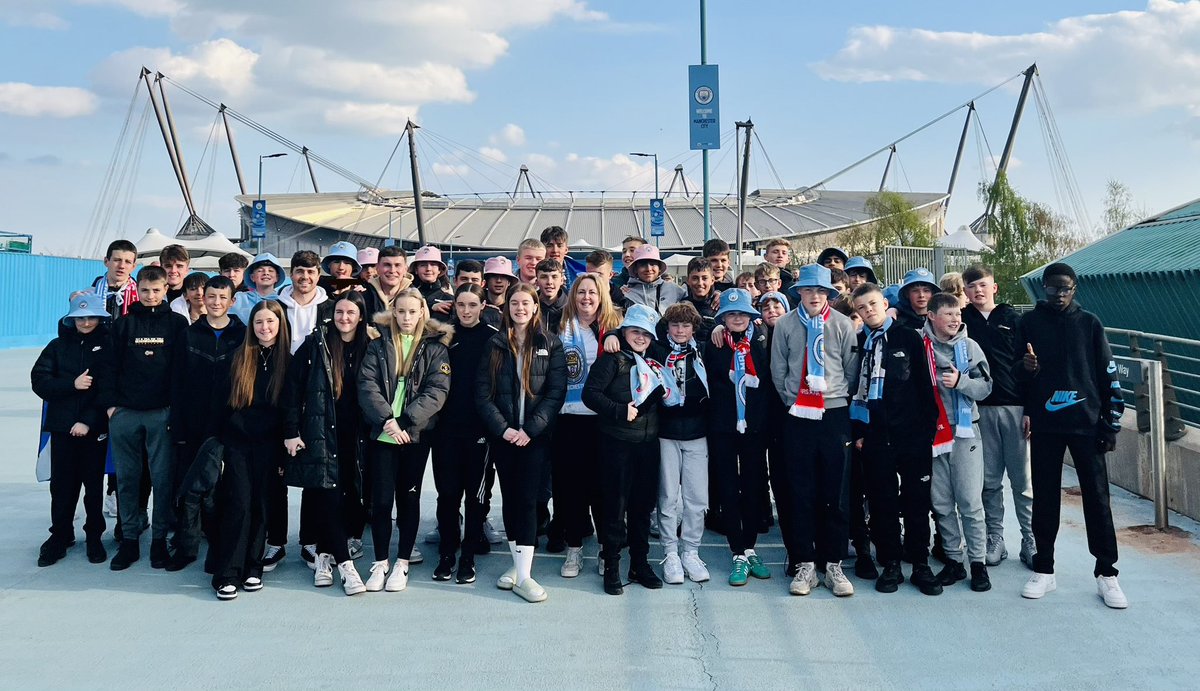 pjeansey's tweet photo. We heard it was the biggest game of the season…

🔵 City v Arsenal 🔴

@StDavidsHS @StDavidsHShwb @StdavidshsSoF @mrmaxwell_ https://t.co/OTsY4GZL2o