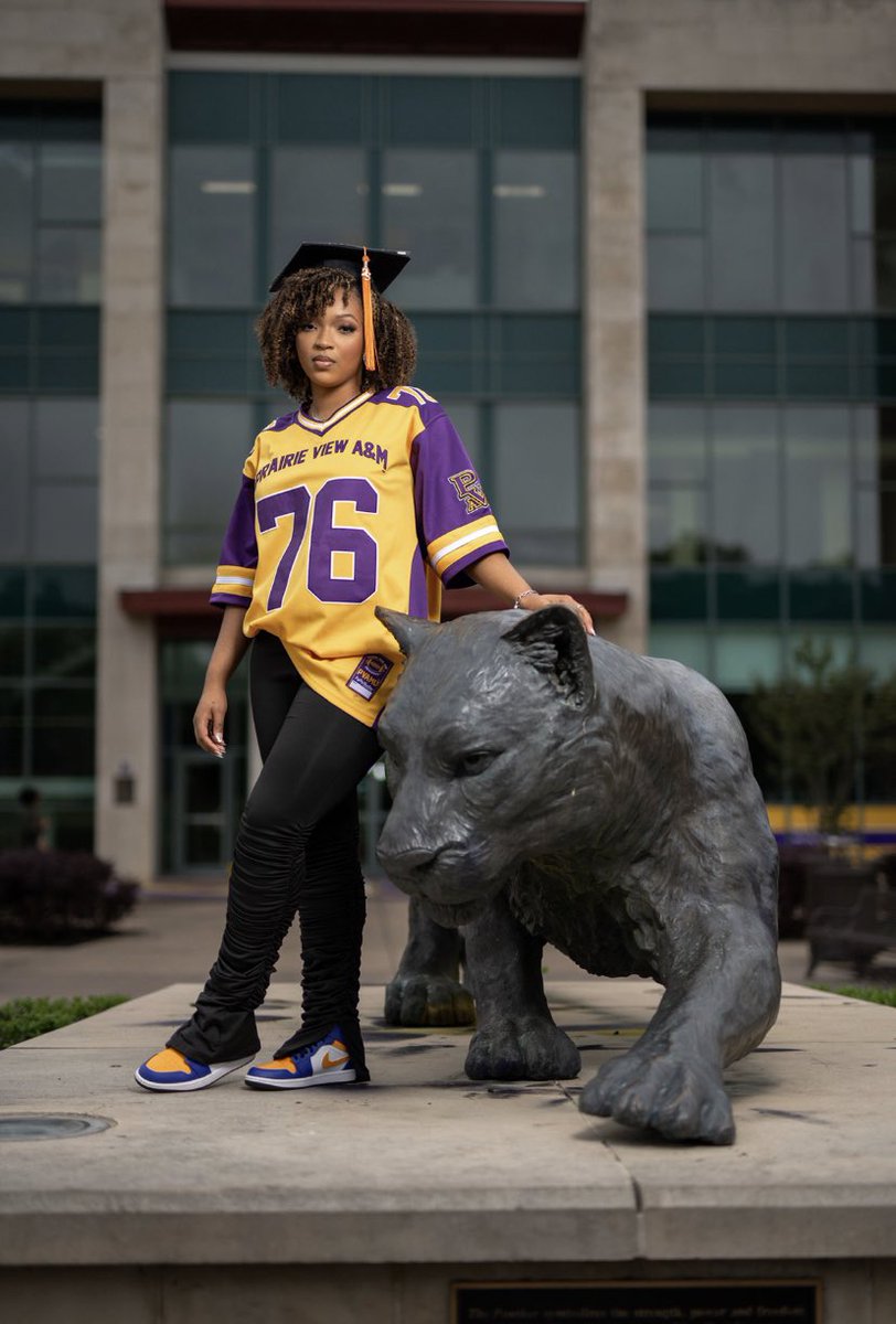 kennn3x's tweet photo. I understood the assignments 📝👩🏽‍🎓

#pvamu2023 #pvgradswag #Engineer https://t.co/PpasMhZscG
